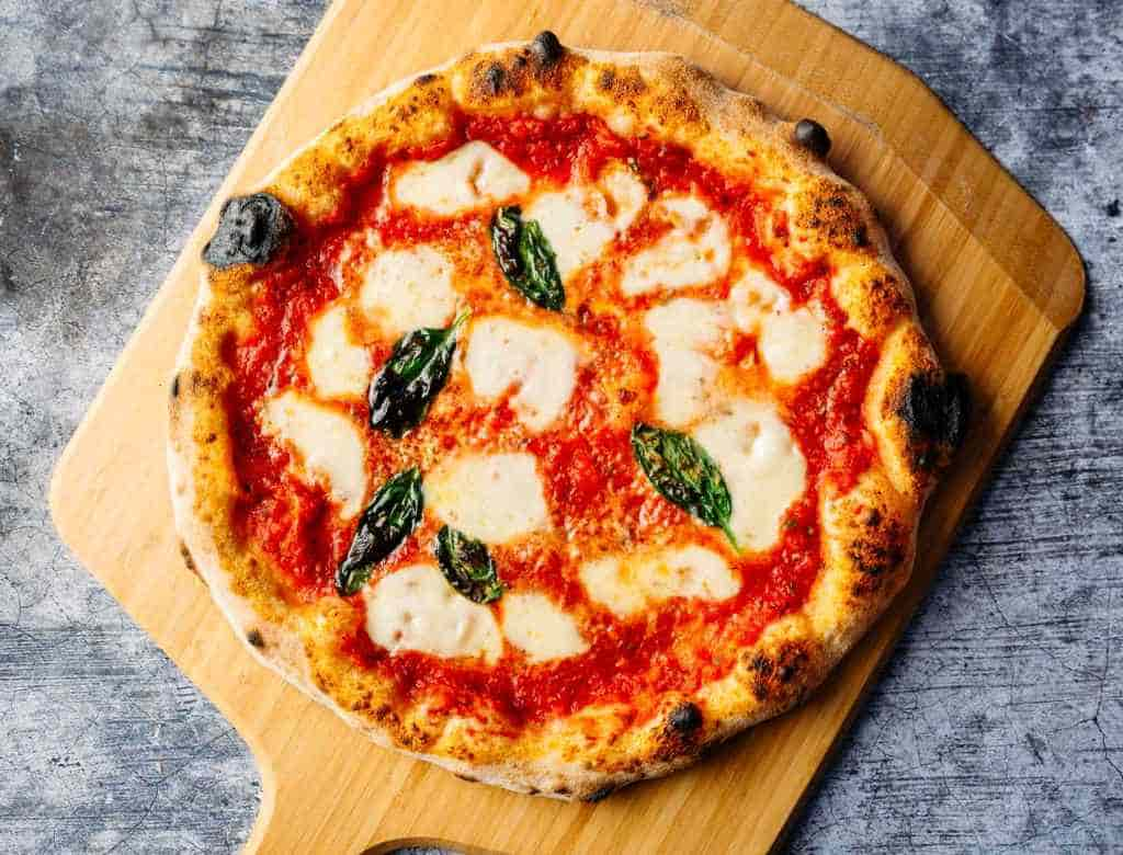 Làm Pizza Margherita cổ điển bằng nồi chiên không dầu